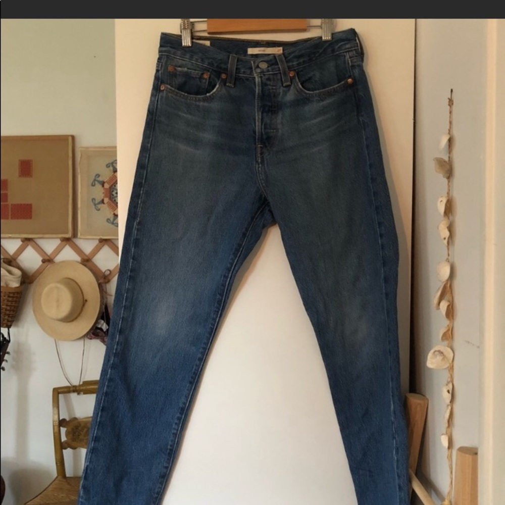 Only worn a few times Levi Blue wash Wedgie jeans. Straight leg size 27.